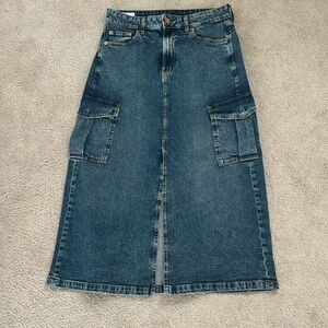 Women’s gap cargo skirt